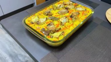 Fırında pilavlı tavuk..