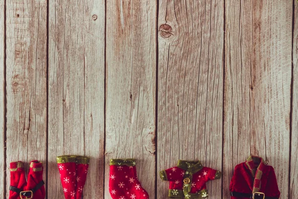 Ropa Elfos Navidad Sobre Fondo Madera Copiar Espacio Enfoque Selectivo —  Fotos de Stock