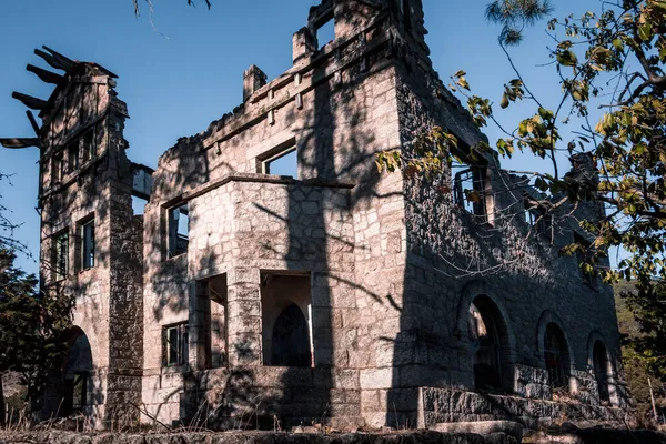 Edificio Piedra Abandonado Demolido Enfoque Selectivo — Foto de Stock