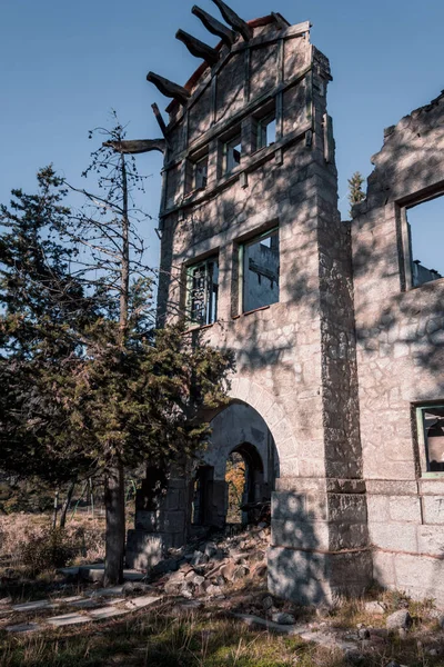 Edificio Piedra Abandonado Demolido Enfoque Selectivo — Foto de Stock