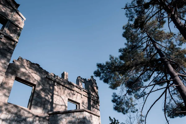 Edificio Piedra Abandonado Demolido Enfoque Selectivo Copiar Espacio — Foto de Stock