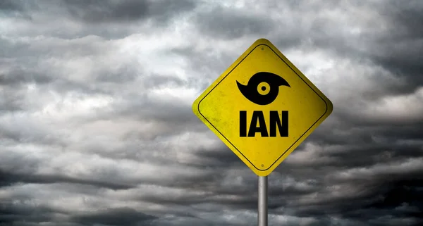 Fırtına bulutları arka planında Ian Kasırgası. Kasırga alarmı. 3B illüstrasyon.