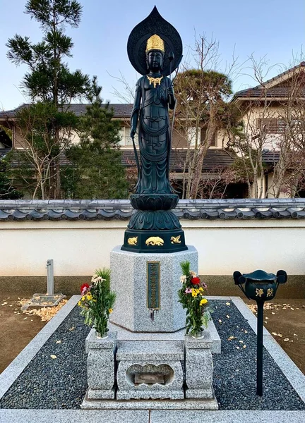 Standbeeld Van Een Japanse Godheid Een Traditionele Tempel — Stockfoto