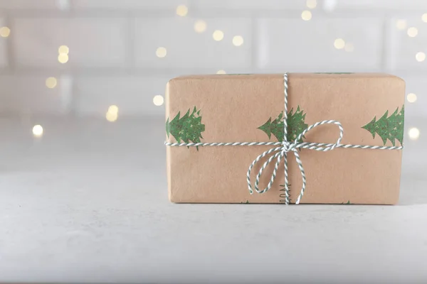 Christmas Gifts minimalism wrapping with Fir Branches and lights on grey Background with copy space , Winter Holidays Concept — 图库照片