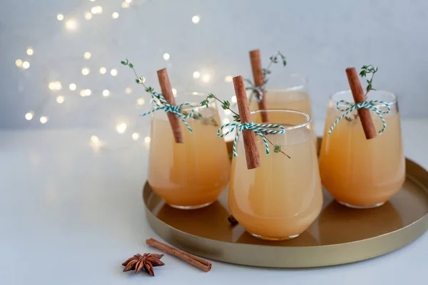 Christmas beverage pear punch with thyme, cinnamon and cardamom — Stock Photo, Image