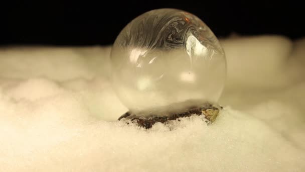 冬の寒さで経験 石鹸バブル 氷の結晶と凍結バブル夜 トルコ旅行 エルズルム 野生動物 — ストック動画
