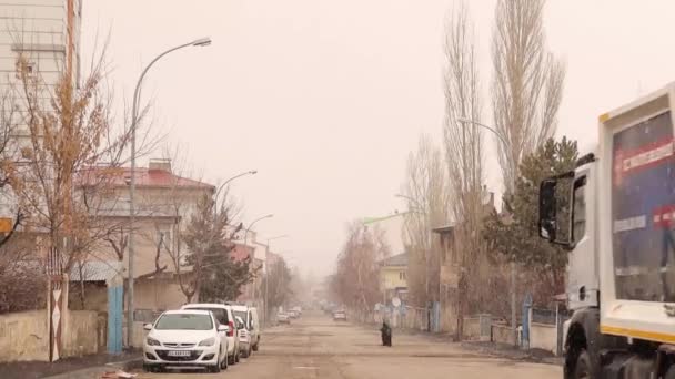 Χιόνι Πέφτει Ένα Στενό Δρόμο Στην Πόλη Της Erzurum Τουρκία — Αρχείο Βίντεο