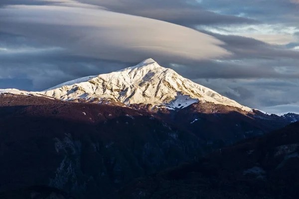 Vista Panorámica Montaña Nevada Succiso Alp Durante Una Puesta Sol —  Fotos de Stock