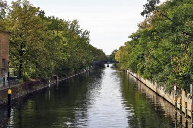 Spree Nehri amiralbrucke kanalı Kreuzberg, Berlin, Almanya