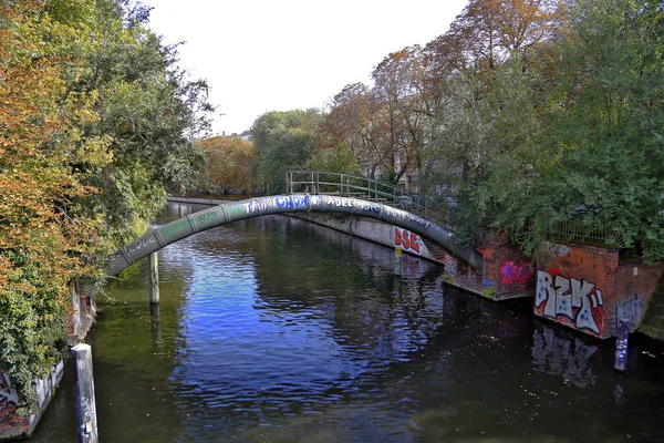 Διώρυγα Spree River Admiralbrucke Στην Περιφέρεια Kreuzberg Βερολίνο Γερμανία — Φωτογραφία Αρχείου