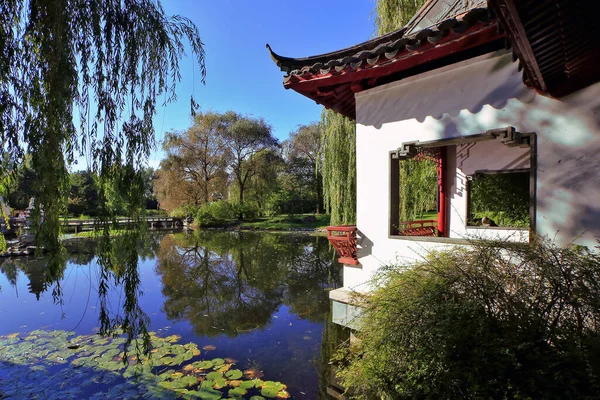 Garten Der Welt Jardim Mundo Berlim Casa Lago Vermelho Japonês — Fotografia de Stock