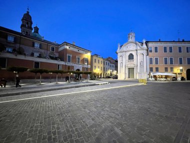 Luigi Roversi 'nin ana meydanı, Reggio Emilia, İtalya