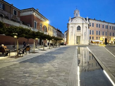 Luigi Roversi 'nin ana meydanı, Reggio Emilia, İtalya