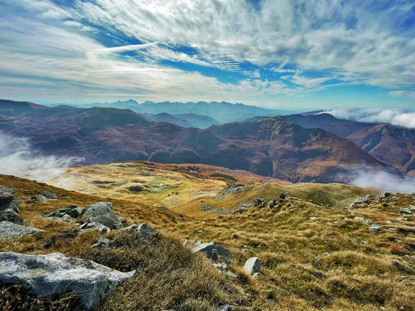 Панорама Пасмурный Осенний День Над Апуанским Альпом Итальянского Аппеннино — стоковое фото
