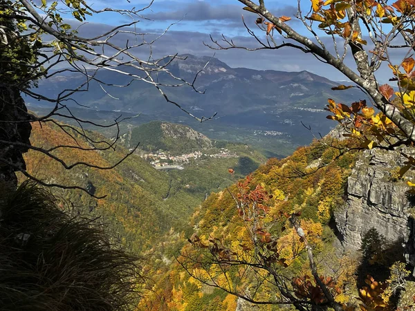 意大利Reggio Emilia Ligonchio山村秋叶 — 图库照片