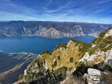 Limon Konsolosu Garda Gölü üzerindeki Panorama, Monte Baldo yürüyüş yolu, Trento, İtalya
