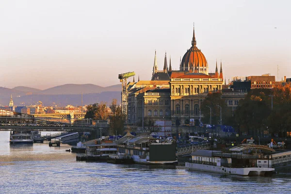 Венгерский Парламент Восходе Солнца Реке Дунай Будапешт Венгрия — стоковое фото