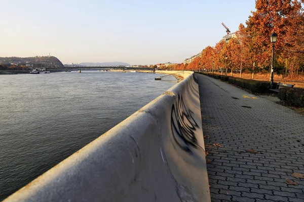 Voetgangerswandeling Donau Bij Zonsondergang Boedapest Hongarije — Stockfoto