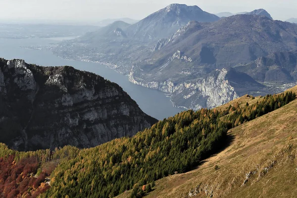 비행기를 이탈리아의 산맥에서 바라본 바라봄 — 스톡 사진