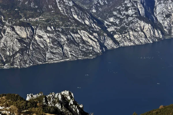 Garda Jezero Pobřeží Letecký Pohled Hory Baldo Itálie Trentino — Stock fotografie
