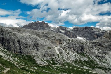 Tre cime Lavaredo Dolomite Ulusal Parkı 'ndaki İtalyan Alpleri manzarası