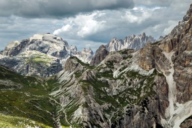 Tre cime Lavaredo Dolomite Ulusal Parkı 'ndaki İtalyan Alpleri manzarası