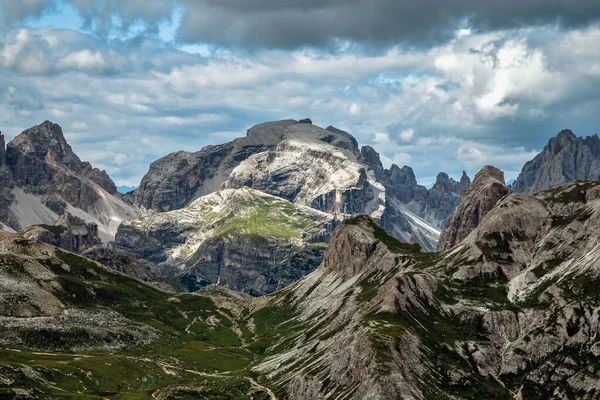 Cengia Gölü ve Dolomite Alpleri Panorama, Trentino, Sud Tyrol, İtalya
