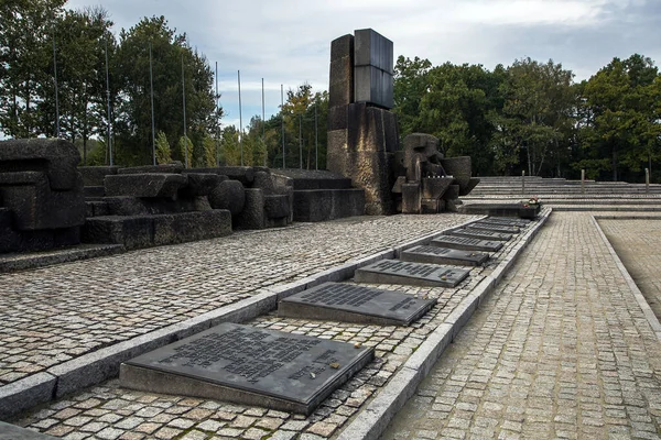 奥斯威辛集中营犹太大屠杀纪念馆纪念碑 — 图库照片