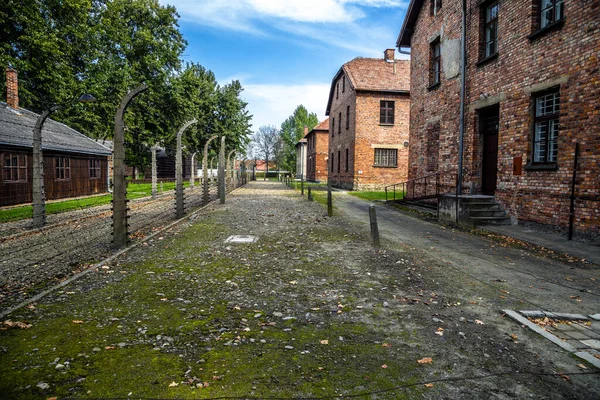 Hof Mit Elektrozaun Konzentrationslager Auschwitz Birkenau Polen — Stockfoto