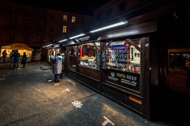 Yahudi mahallesi tipik Plac Nowy ve Zapiekanki gıda pazarı, Kazimierz Krakow, Polonya