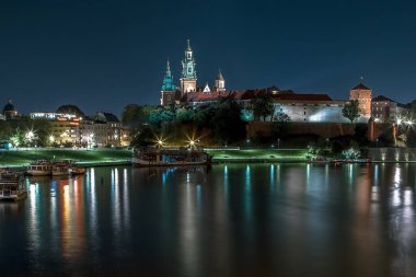 Wawel Kalesi ve Vistula, Wisla, Nehir Gecesi Panoraması, Krakow, Polonya