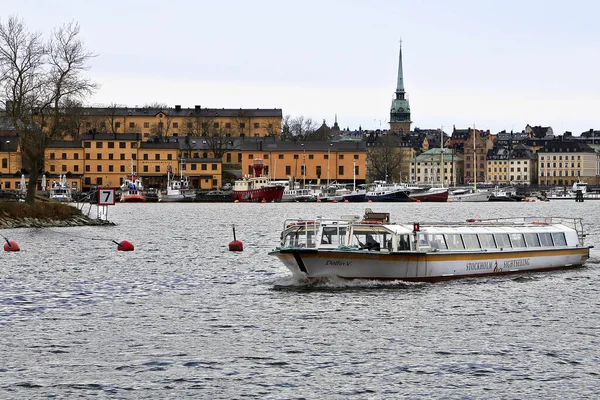 斯德哥尔摩朱拜花园运河 船和斯德哥尔摩港口全景 瑞典斯德哥尔摩 — 图库照片