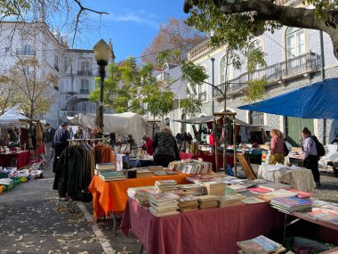 Mercado de Santa Clara ünlü ikinci el eski market, Lizbon, Portekiz
