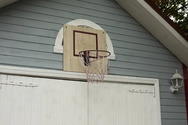 Evin Bahçesinde Basketbol Potası Var Spor Malzemeleri Maç Için Kırsal — Stok fotoğraf