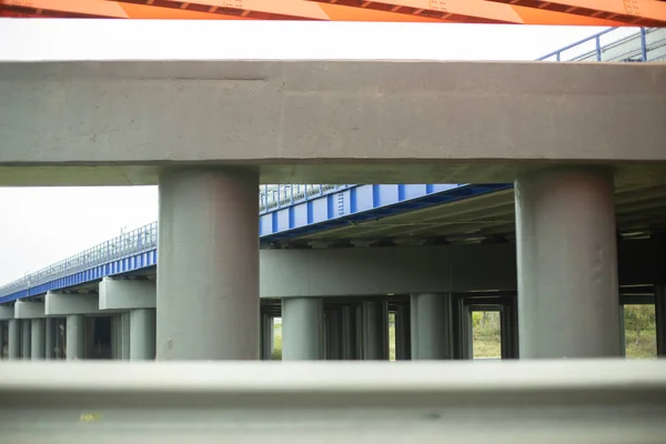 Soportes Puente Puente Transporte Sobre Autopista Arquitectura Industrial Centro Transporte — Foto de Stock