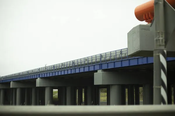 Soportes Puente Puente Transporte Sobre Autopista Arquitectura Industrial Centro Transporte — Foto de Stock