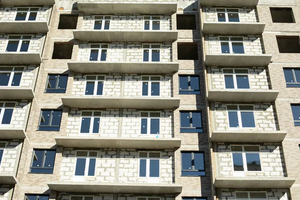 Neubau Bau Eines Mehrfamilienhauses Moskau Wohnhaus Sonnenlicht Kunststofffenster Haus Eingebaut — Stockfoto