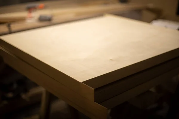 用木料制造家具 木材厂的胶合板 原始的贴面材料 来自董事会的空白 — 图库照片