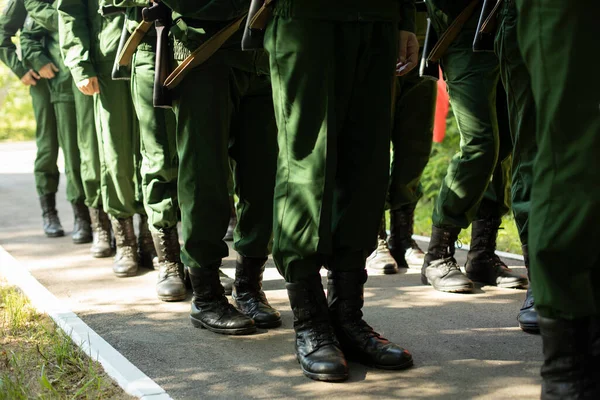 Askerler Sıraya Dizildi Asker Ayakkabısı Botlar Askeri Üniformalar Askeri Personel — Stok fotoğraf