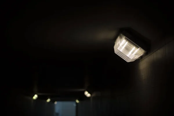 Lampa Tunneln Ljus Korridoren Mörkret Gångtunneln Elektriskt Ljus — Stockfoto