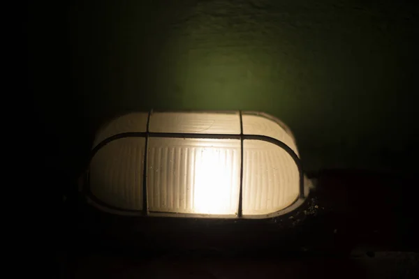 Lampa Vchodu Služební Světlo Špatné Vybavení Soumrak Tma Způsobená Slabým — Stock fotografie