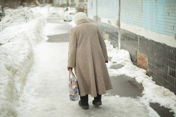 Abuela Rusia Anciana Rusa Pensionista Camina Por Calle Detalles Vida — Foto de Stock