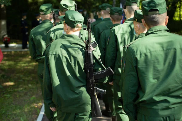 Het Leger Staat Rij Soldaten Dienst Militair Uniform Gebouwd Voor — Stockfoto