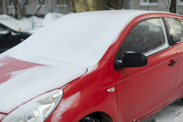 Samochód Jest Śniegu Parkingu Lodowaty Samochód Transport Zimą Parking Opadach — Zdjęcie stockowe