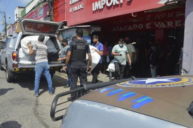 (Brezilya Milli Gelir İdaresi ve Federal Otoyol Polisi Natal 'daki dükkanlarda kaçak mal ele geçirdi. 30 Eylül 2021, Alecrim Ticaret 'te Milli Gelir İdaresi ve Federal Otoyol Polisi (PRF) ajanları hareketi
