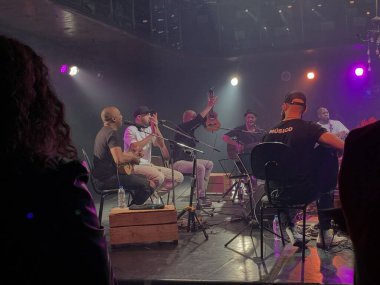 Roda de Samba, Sao Paulo Kültür Merkezi 'nin programına geri döndü. 30 Eylül 2021, Sao Paulo, Brezilya: Sao Paulo bölgesinde yer alan şarkıcı ve besteci Leandro Lehart, Sao Paulo Kültür Merkezi yönetiminde