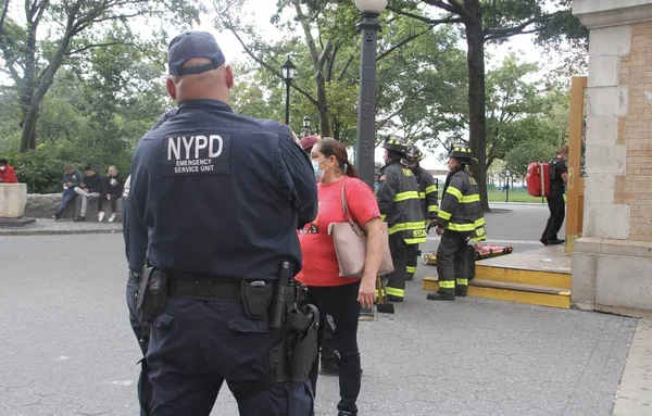 Bowling Green istasyonunda bir kadın metronun altına düştü. Bowling Green İstasyonu 'nda trenin altında kalan bir kadın itfaiyeciler tarafından kurtarıldı ve ölüm tehdidi olmadan yakınlardaki bir hastaneye götürüldü. Götürülmeden önce ilk önce sağlık görevlileri tarafından tedavi edilmiş. 
