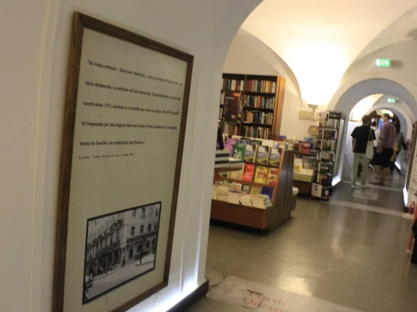 Инсталляции Книжного Магазина Бертран Который Считается Самым Большим Старейшим Лиссабоне — стоковое фото