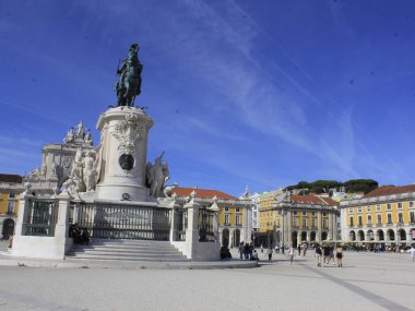 Portekiz, koronavirüs salgınının son safhasına giriyor. 1 Ekim 2021, Lizbon, Portekiz: 1 Ekim Cuma günü Lizbon şehrinde insan dolaşımı, Portekiz 'in salgının son safhasında çalışmaya başladığı gün.