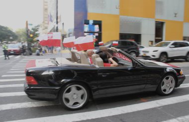 (New York 'ta düzenlenen 84. Geleneksel Pulaski Günü Geçidi. 3 Ekim 2021, New York, ABD: Polonyalı Amerikalılar Tuğgeneral Casimir Pulaski onuruna 5. Cadde, New York 'taki 84. Geleneksel Pulaski Günü Geçidi' ni kutladılar, 